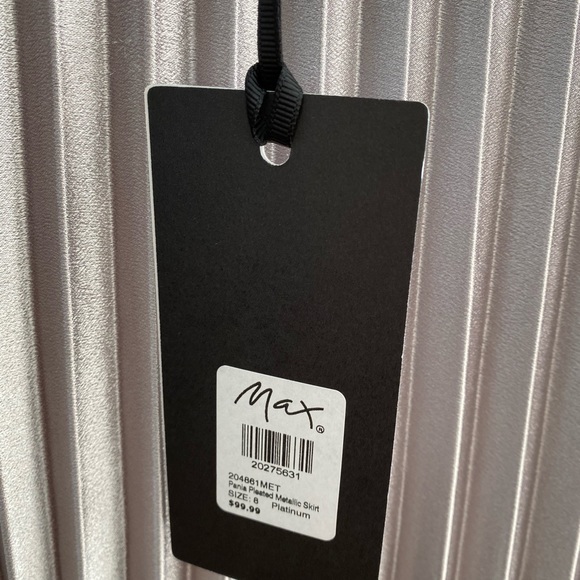 MAX | Brand new metallic pleated skirt - Picture 3 of 8